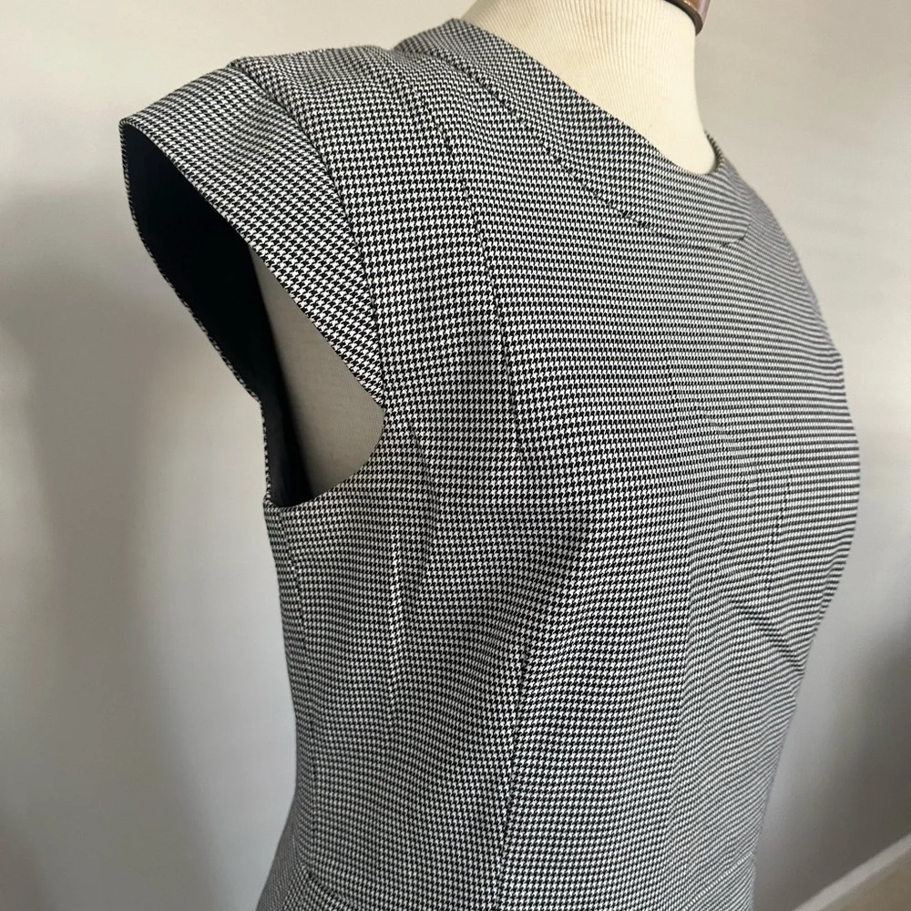 Theory size 6 black and white dress - Picture 3 of 6